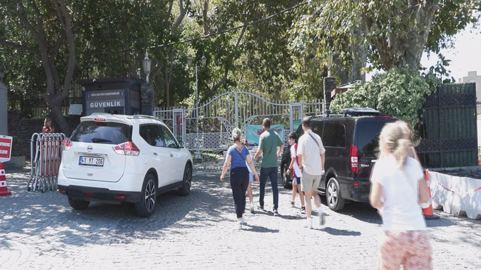 İstanbul'da şiddetli fırtına; Gülhane Parkı kapatıldı