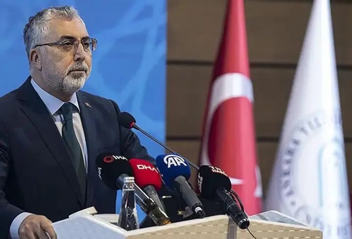Bakan Işıkhan'dan İzmir Büyükşehir Belediyesi'ne çöp eleştirisi