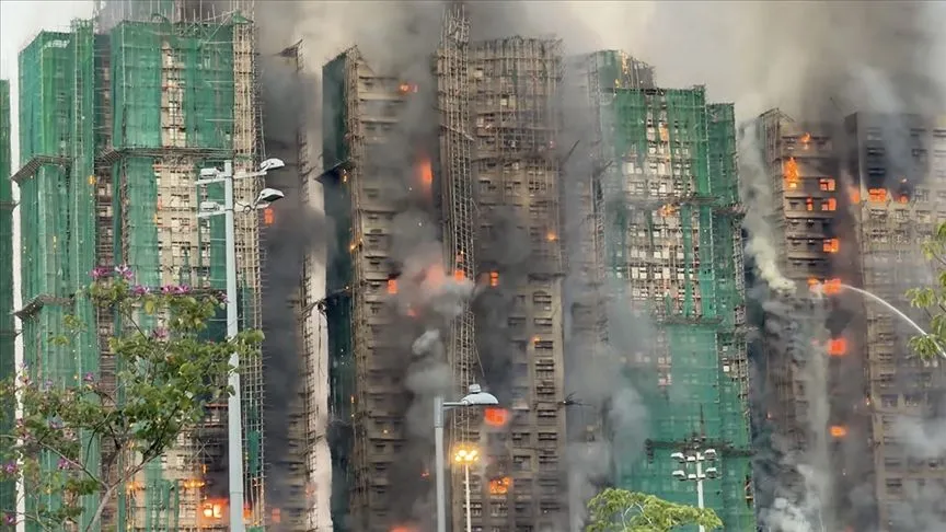Hong Kong'da bir sitede çıkan yangında 4 kişi öldü, 8 kişi yaralandı
