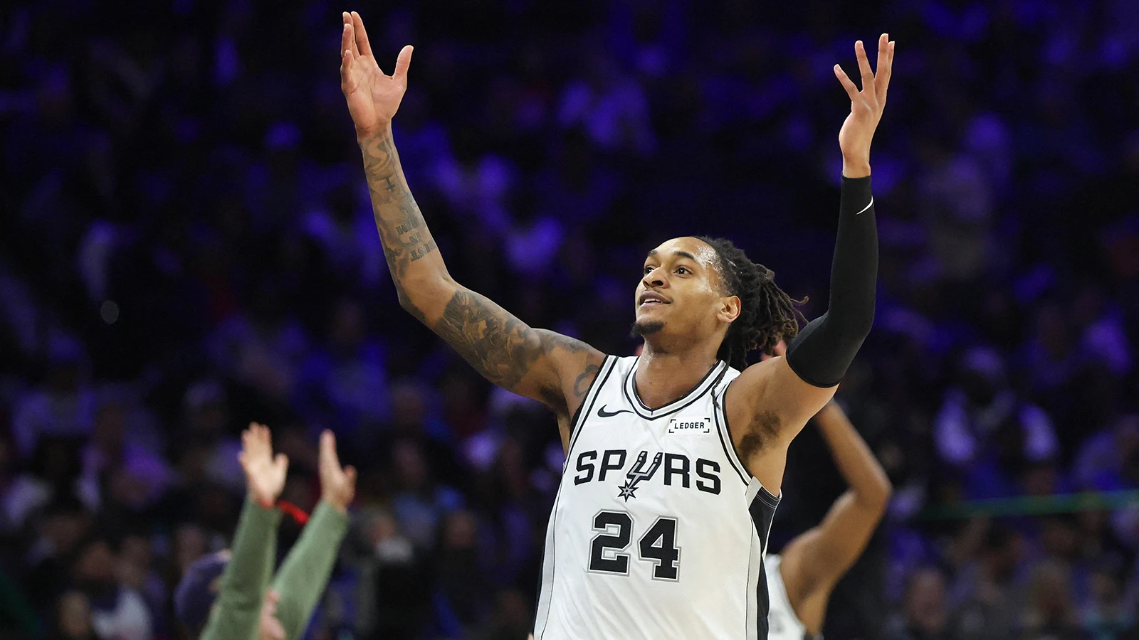 San Antonio Spurs, Philadelphia 76ers'a 40 sayı fark attı