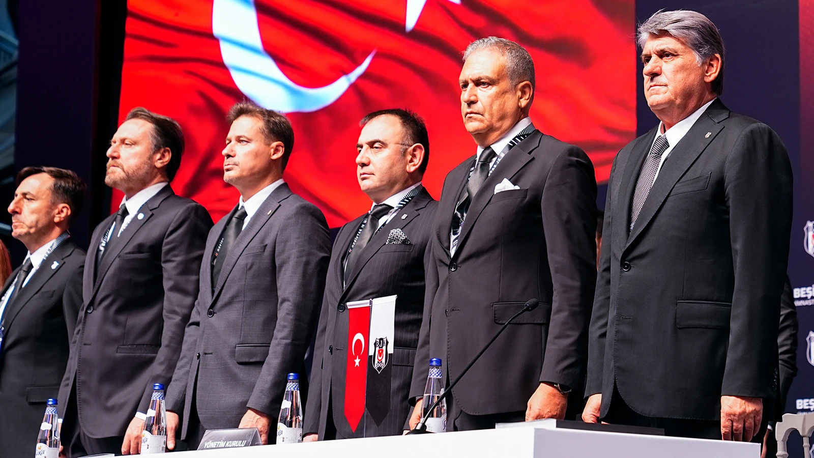 Beşiktaş Kulübü'nde Başkan Serdal Adalı ve yönetimi ibra edildi