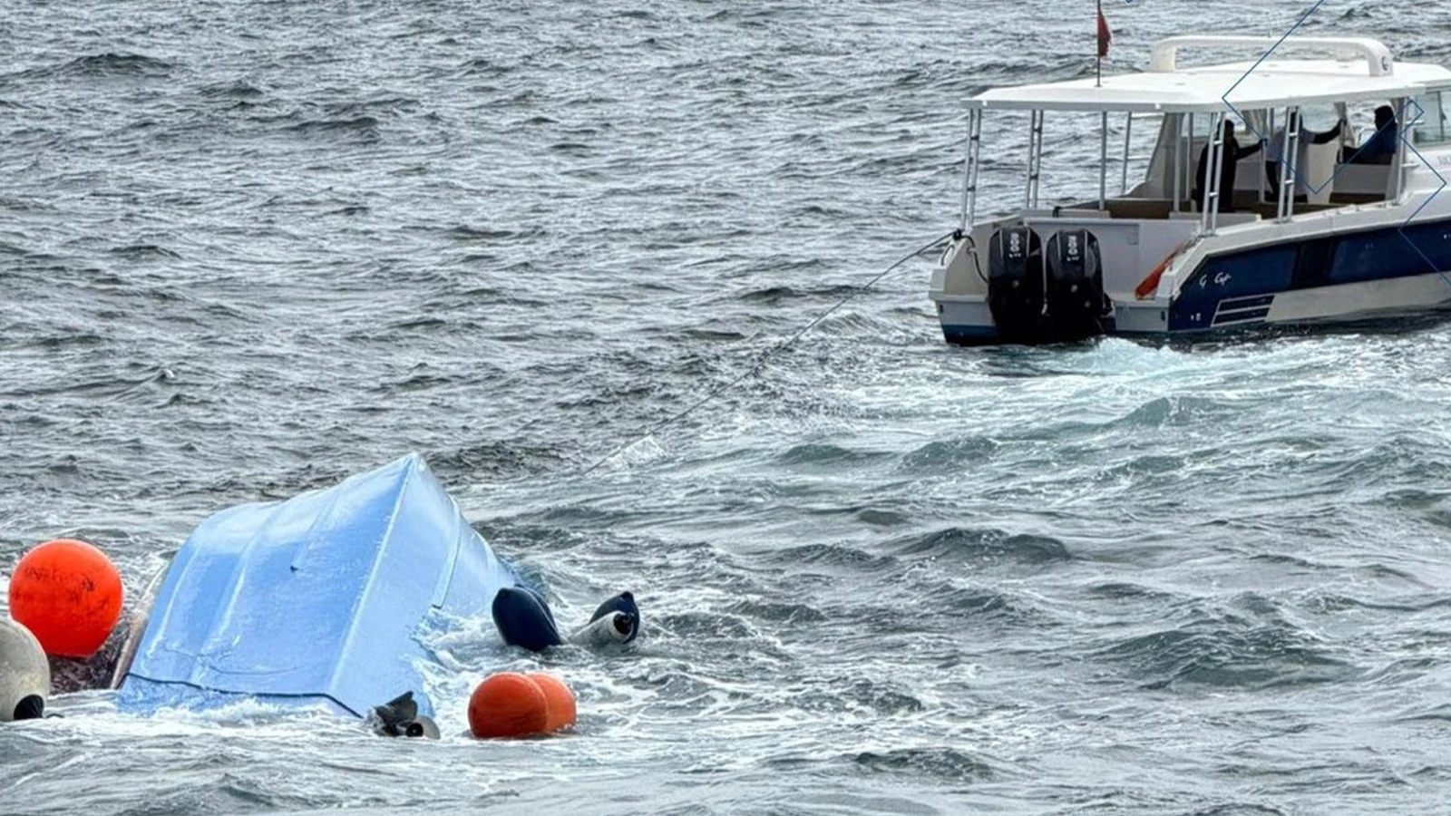 Umman'da turistleri taşıyan tekne alabora oldu: Ölüler ve yaralılar var