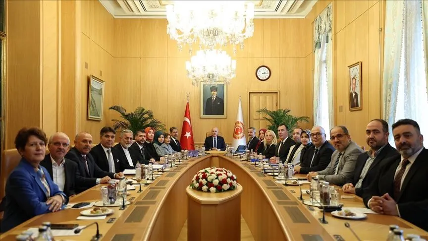 TBMM Başkanı Kurtulmuş, Büyük Aile Platformu üyelerini kabul etti