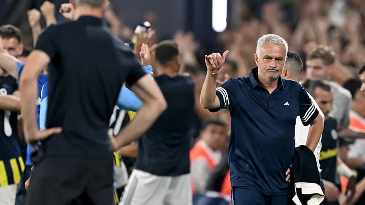 Dış basından flaş manşet: Mourinho, Van Persie'ye ders verdi!