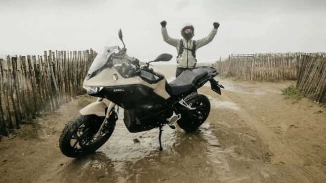 Elektrikli motosiklet ile tek şarjla kat edilen en uzun mesafe rekoru kırıldı