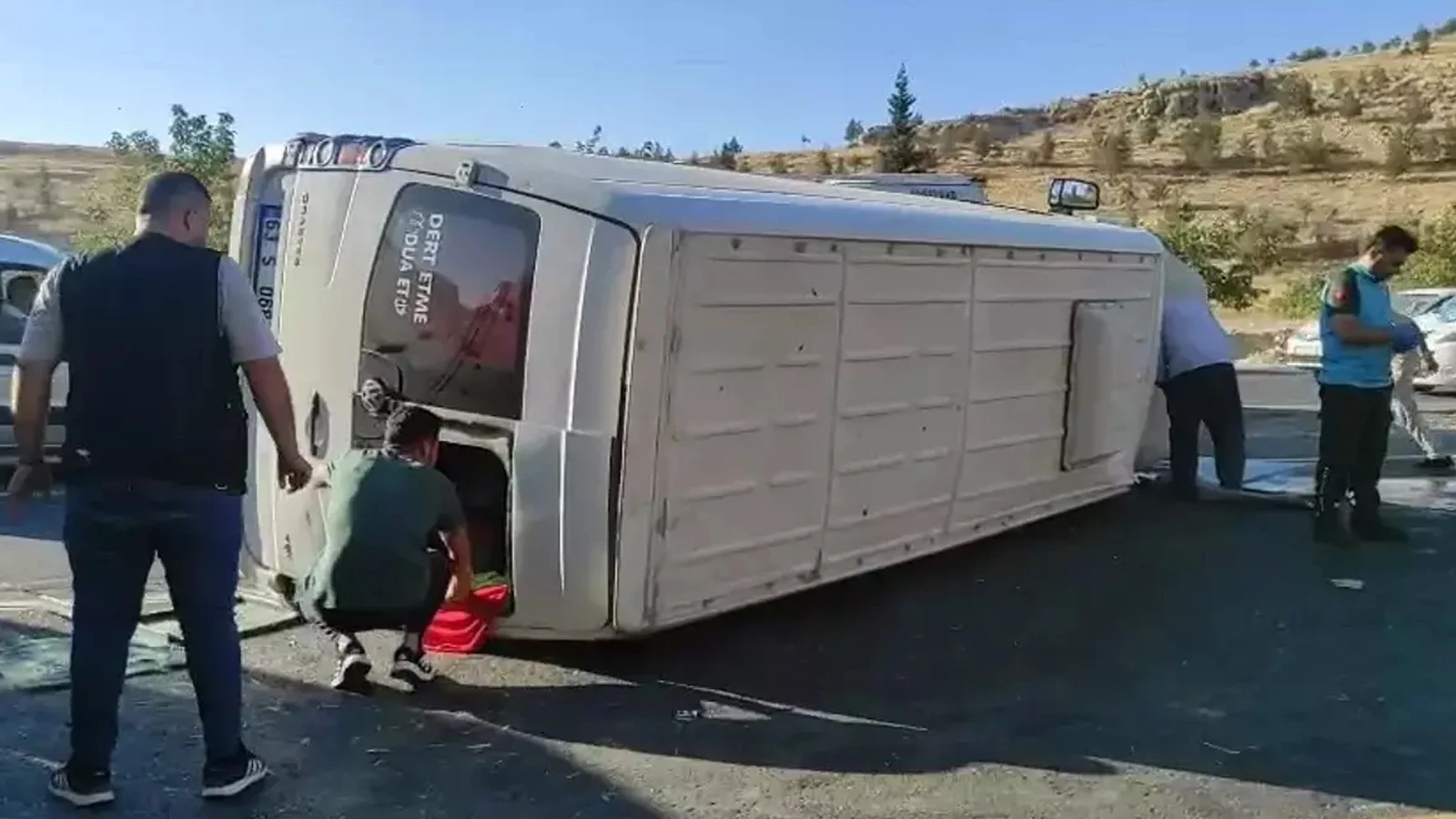 Şanlıurfa’da otomobil ile servis minibüsü çarpıştı! Çok sayıda yaralı var