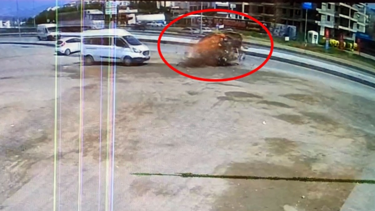 Taksi beton bariyere çarptı; 2 kişi yaralandı