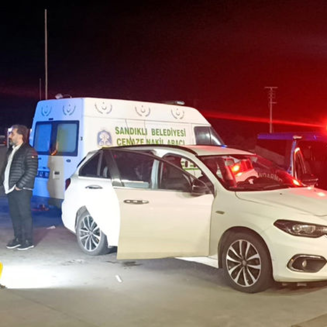 Dinlenme tesisinde 3 gündür park halindeydi! İçinden ceset çıktı!