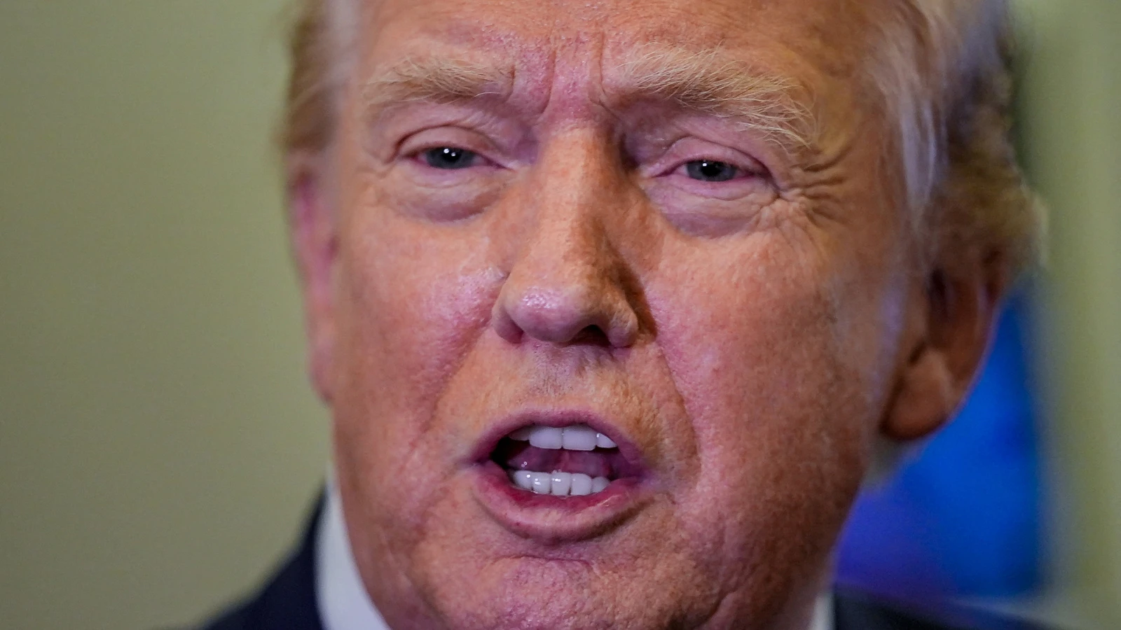 Trump'tan ırkçı paylaşım: Obama çiftini maymun olarak gösterdi