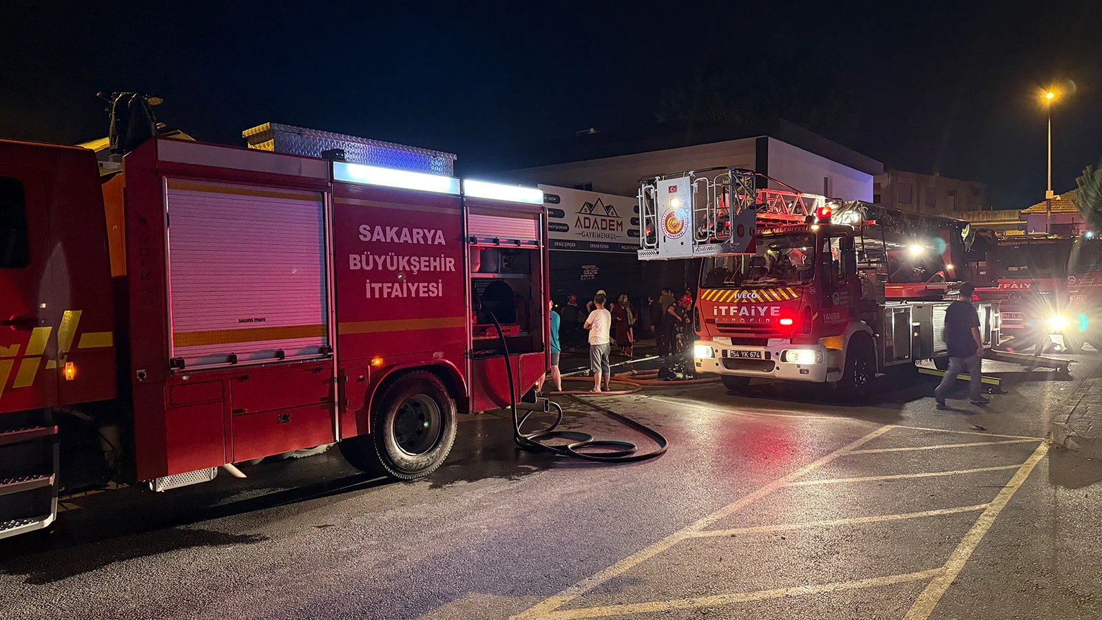Faciaya ramak kalmış! 4 dükkan felaketi yaşadı