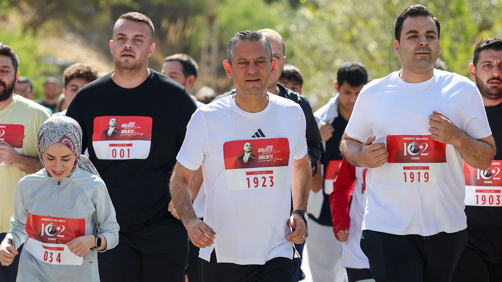 CHP lideri Özgür Özel, partisinin 102'nci Yıl Koşusu'na katıldı