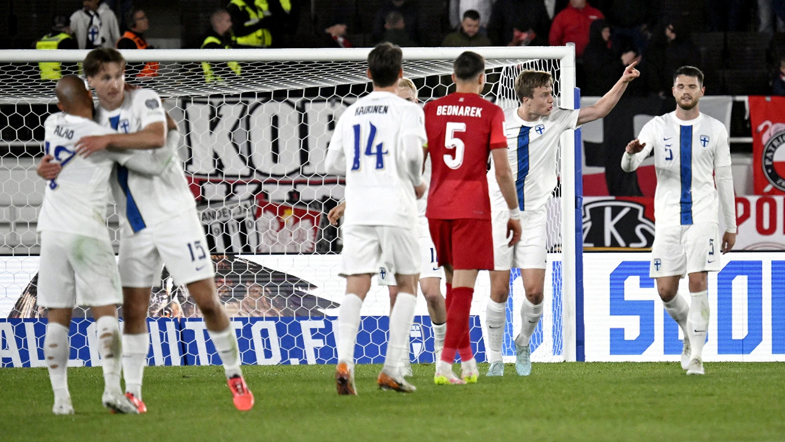 Olaylı maçta Finlandiya, Polonya'yı mağlup etti