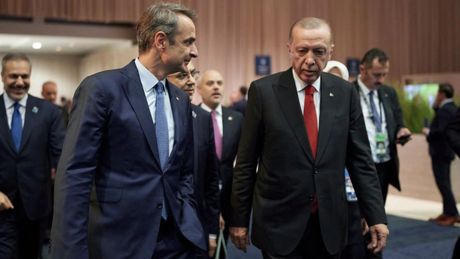 Yüzde 91 için Türkiye dost! Batı, Atina'dan vazgeçiyor