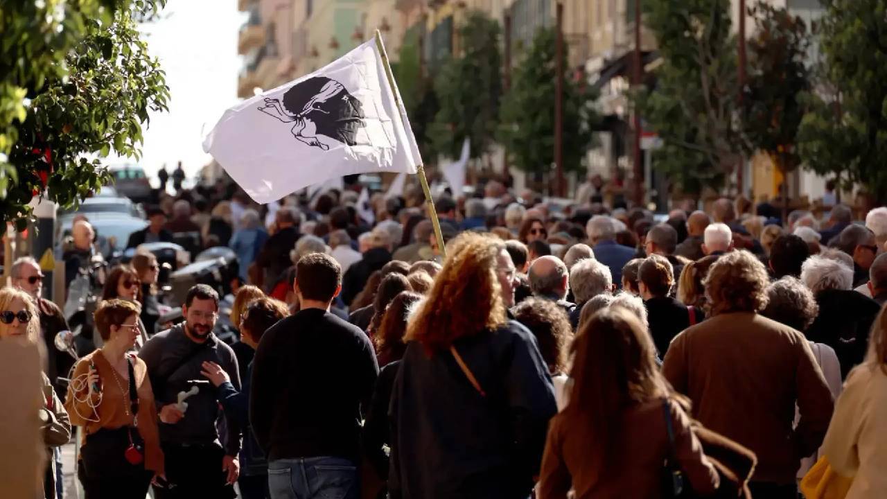 Korsika’nın Özerklik Talebine Senato Reddi