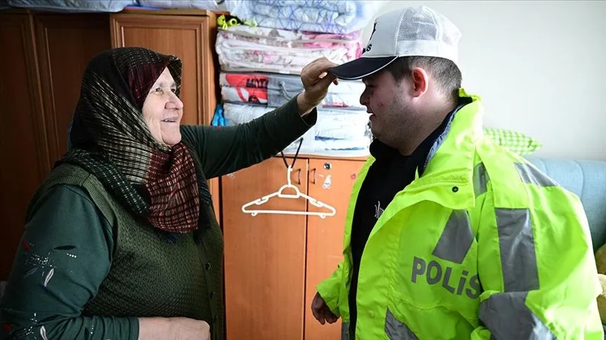 Down sendromlu Fırat emniyetin "gönüllü personeli" oldu