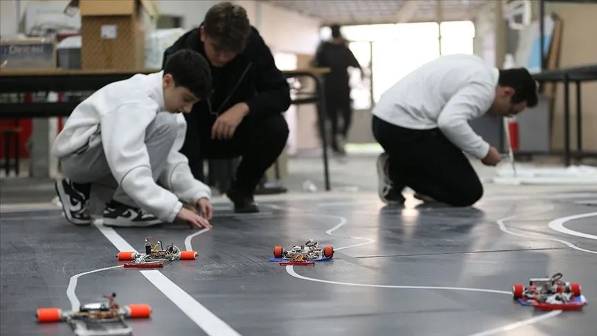 Otonom robotla Avrupa üçüncüsü olan meslek liseliler gözünü zirveye dikti
