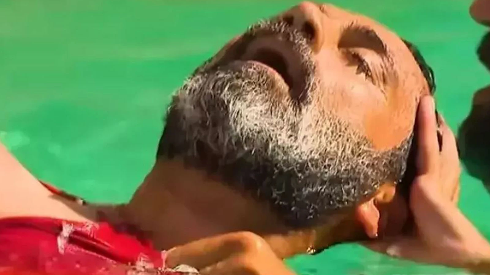 Survivor'da Çılgın Sedat yarışma sırasında bayıldı, eşi isyan etti