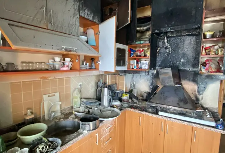 Daire yangınında 3'ü çocuk, 4 kişi dumandan etkilendi