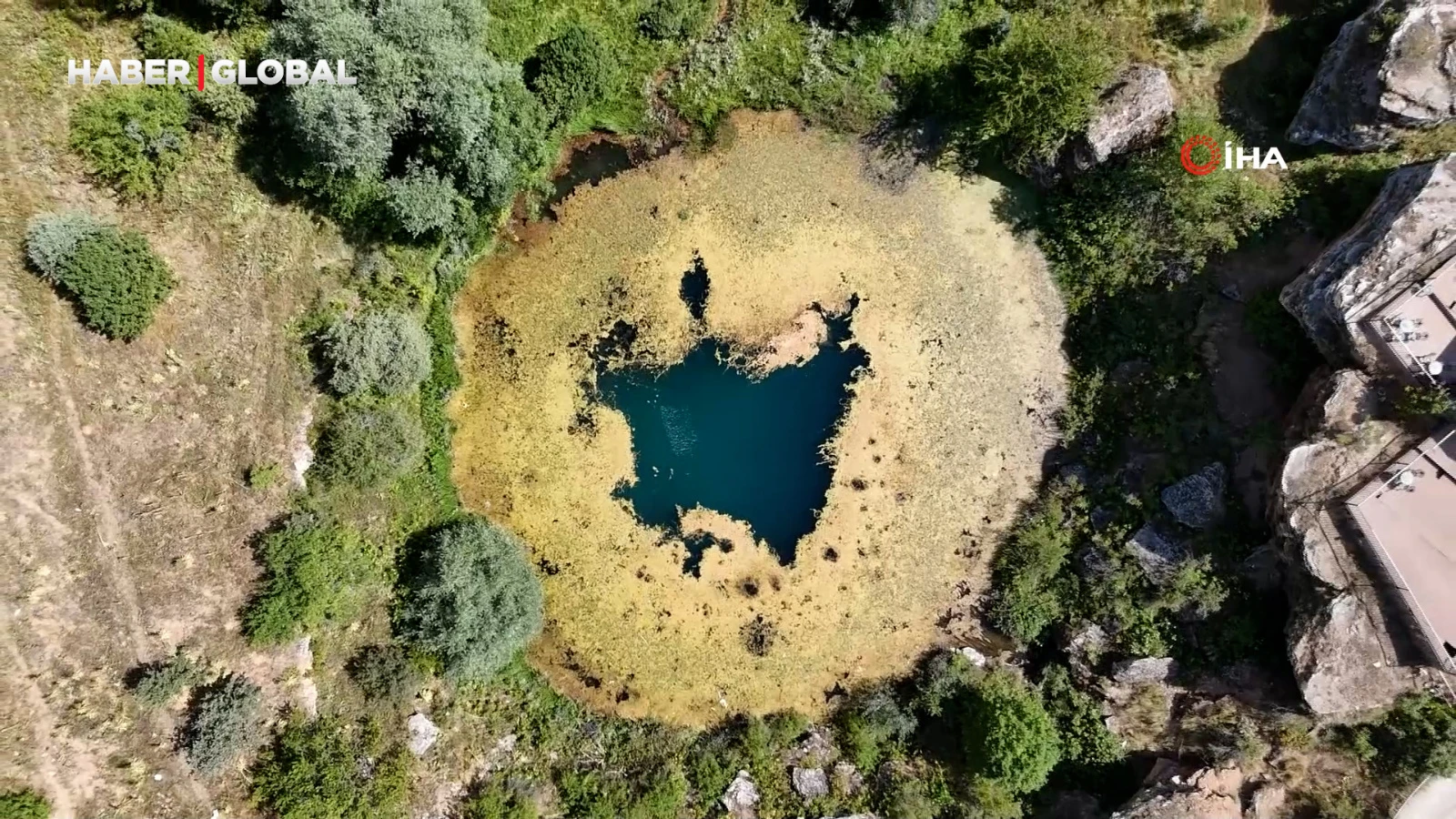 Timsah gözünü andıran Dipsizgöl'e ziyaretçi akını