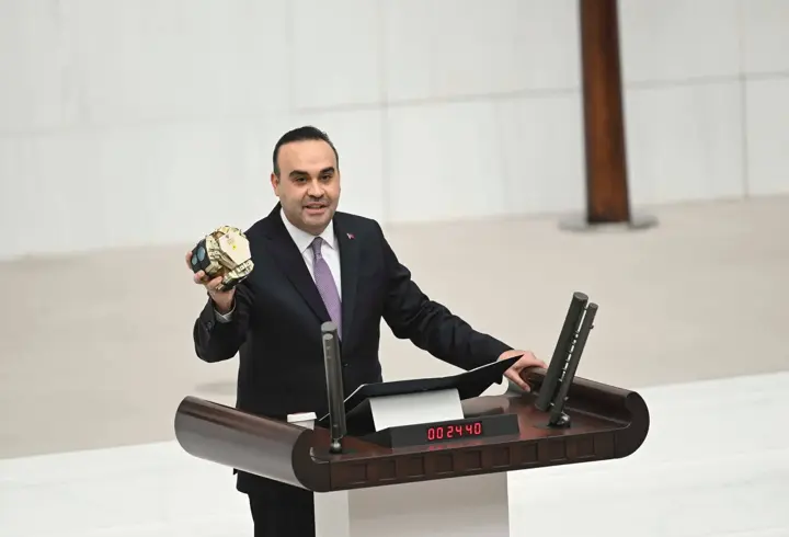 Bakan Kacır, TBMM'de milli hedef algılayıcı 'Mihal'i ilk kez gösterdi