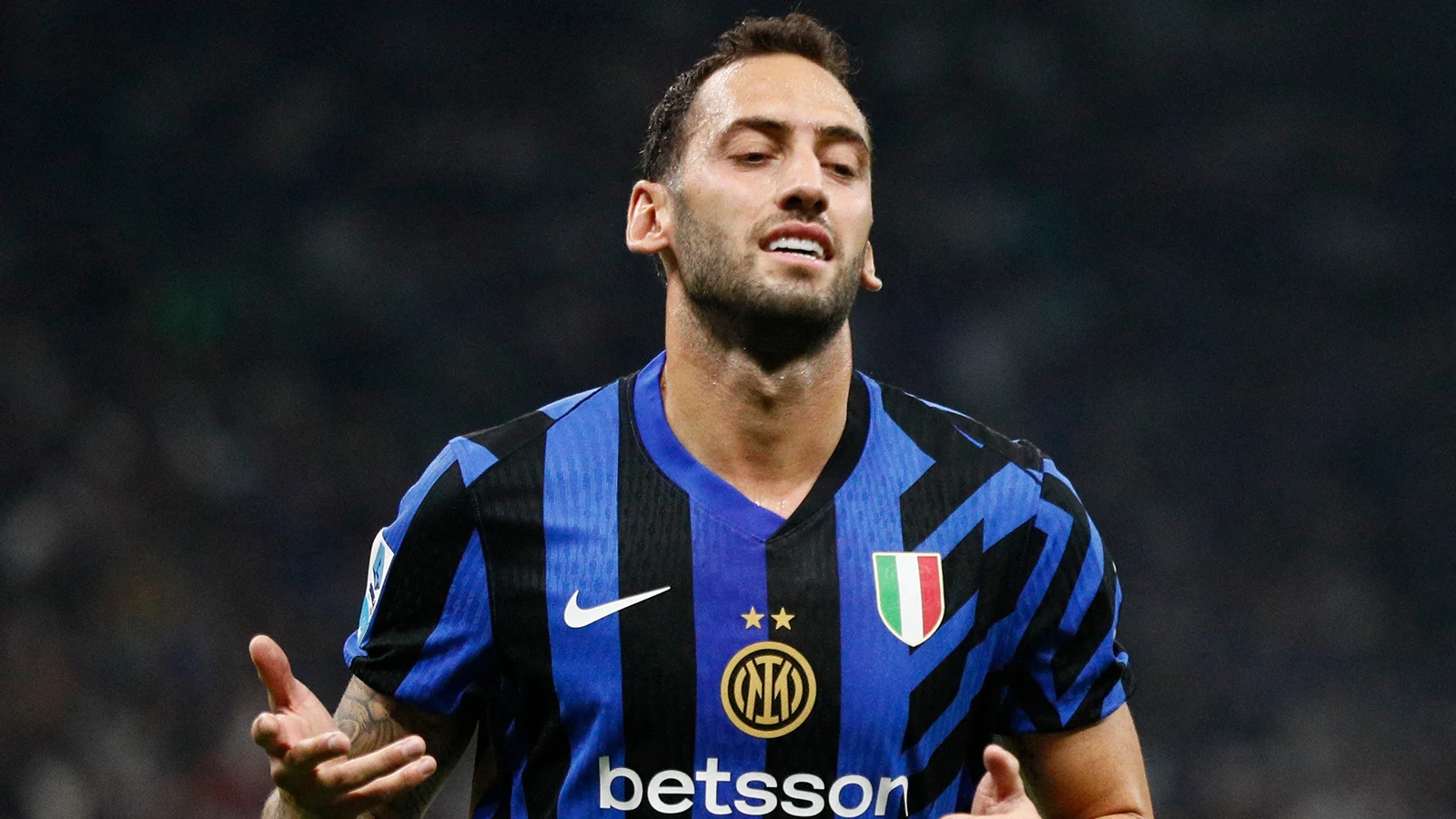 Milli futbolcu Hakan Çalhanoğlu'ndan kötü haber