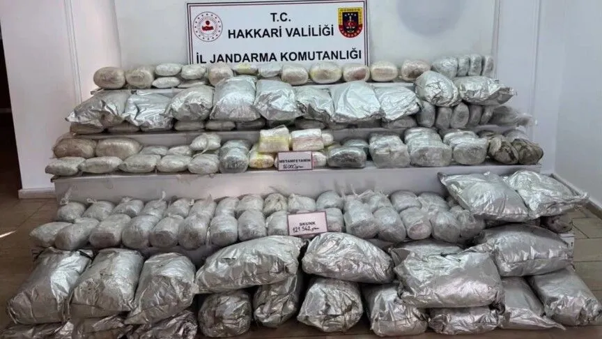 Van ve Hakkari'deki operasyonlarda 446 kilogram uyuşturucu madde ele geçirildi