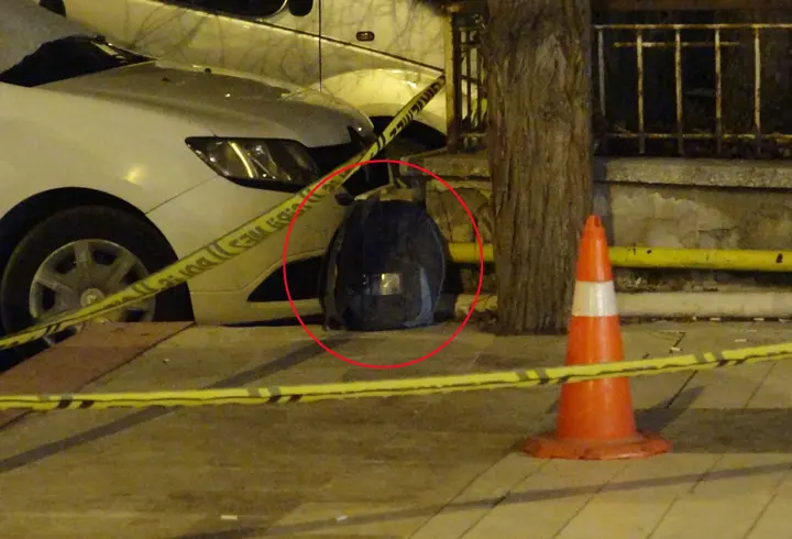 Fünye ile patlatılan çantadan motosiklet çadırı çıktı