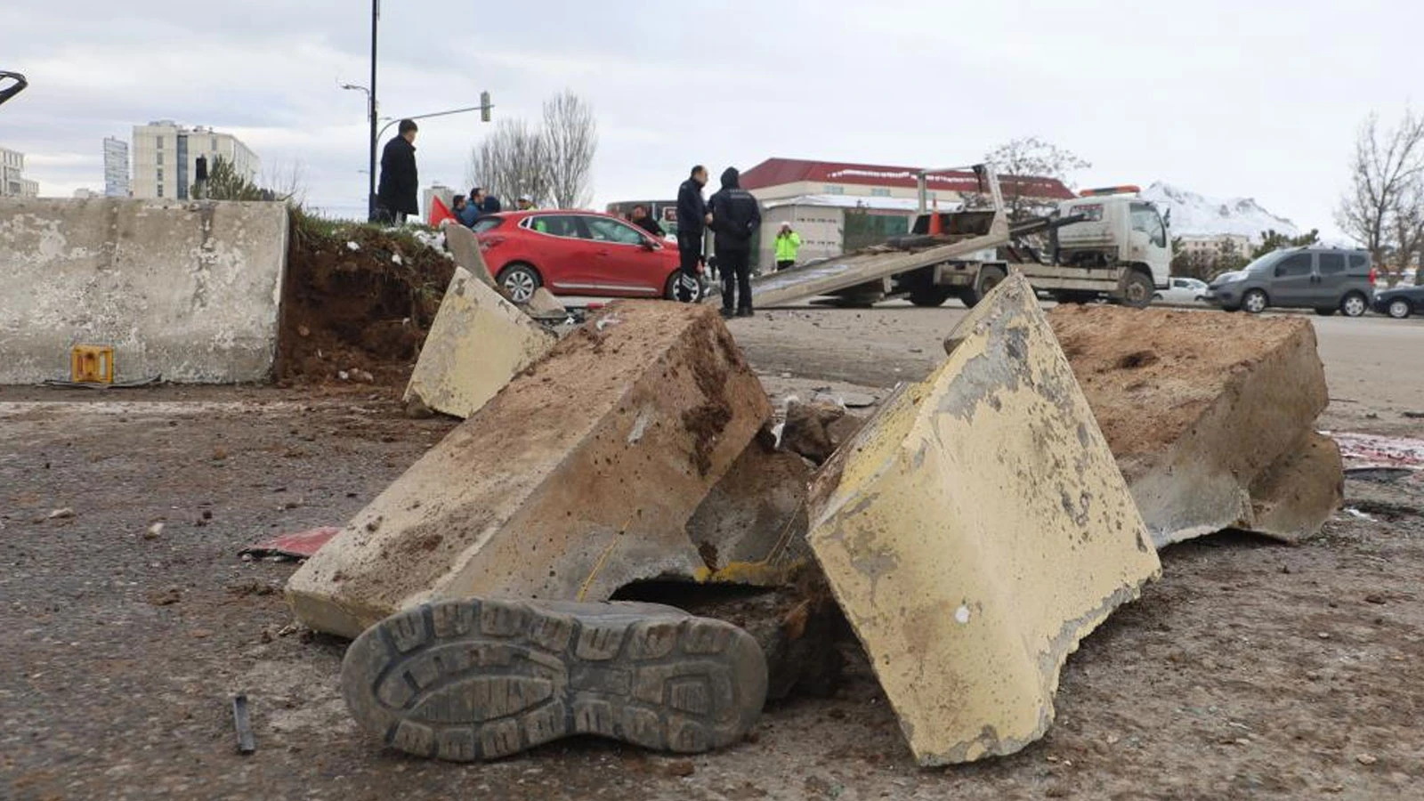 2 aracın ortasında kalan üniversite öğrencisi feci şekilde can verdi