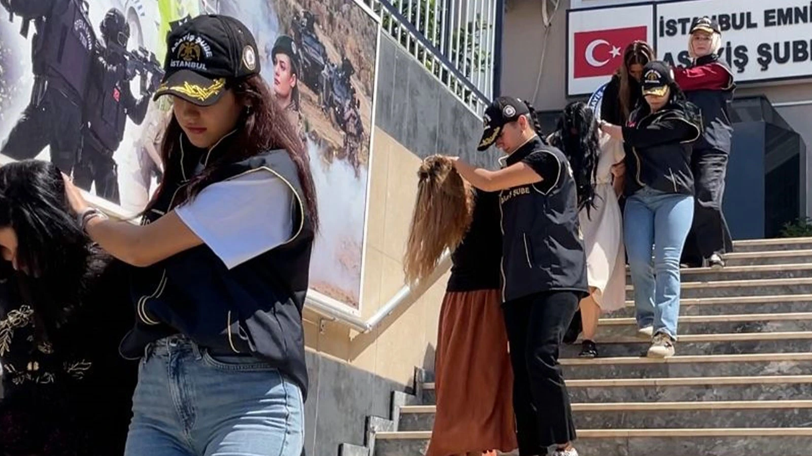 İstanbul'da evlerden hırsızlık yapan 4 şüpheli tutuklandı