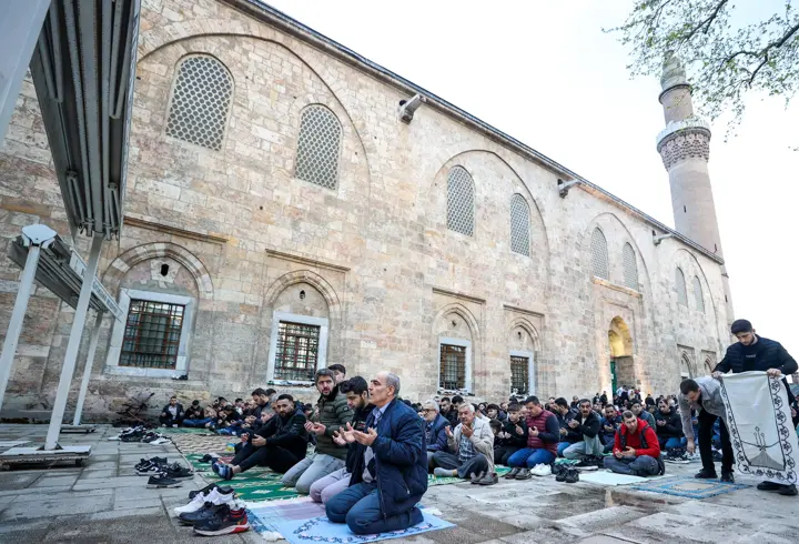 Bursa ve çevre illerde Ramazan Bayramı namazı kılındı