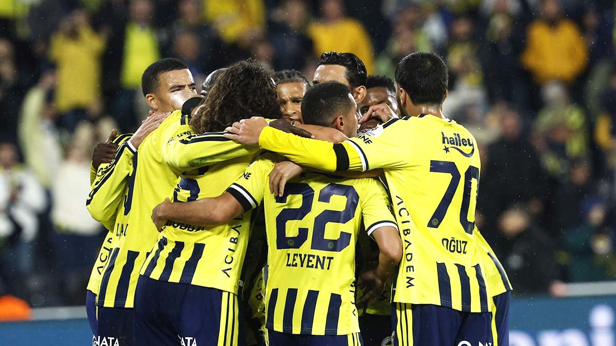 Fenerbahçe İlk Galibiyet Peşinde