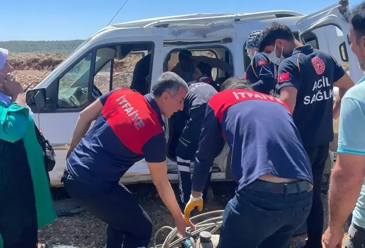 Şırnak’ta TIR ile hafif ticari araç çarpıştı: 5 yaralı