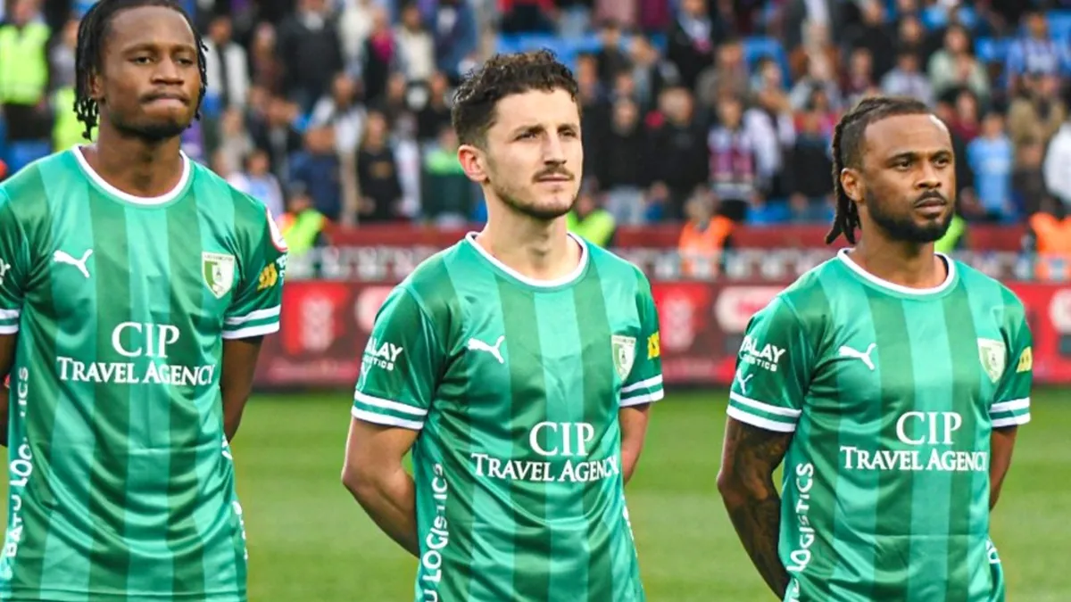Enis Bardhi gole sevinmedi! Trabzonspor tribünlerine yöneldi ve...