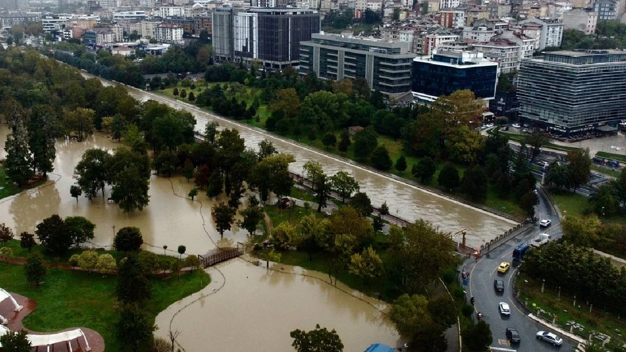 İstanbul’daki Rekor Yağışın Nedeni Belli Oldu: 3 Faktör Birleşti
