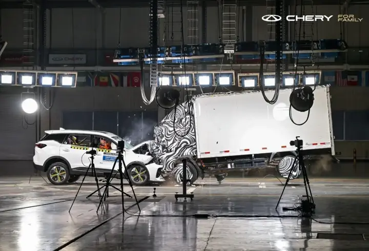 Otomobille Kamyonu Çarpışma Testine Çıkardılar