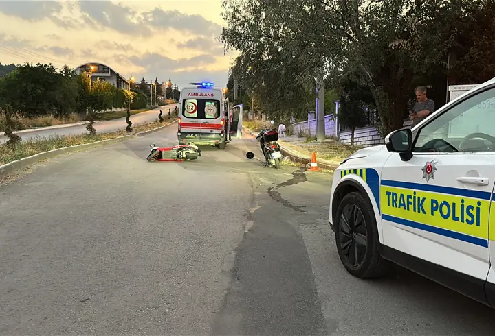Kütahya’da, kaldırıma çarpan motosikletin sürücüsü ağır yaralandı