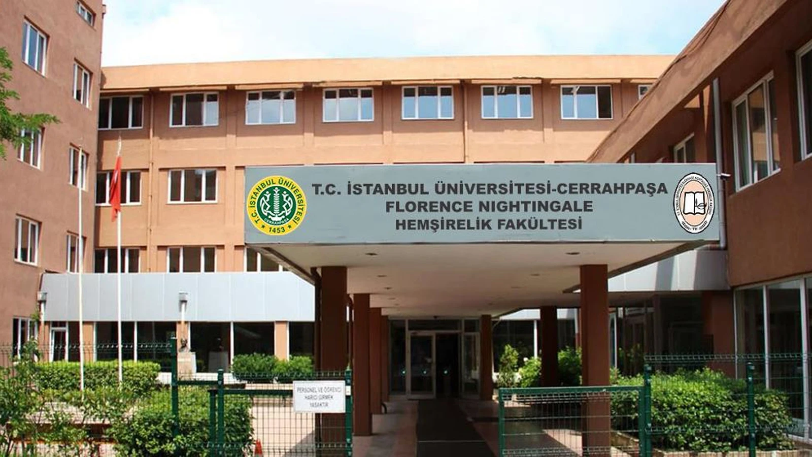 İÜ-Cerrahpaşa Hemşirelik Fakültesi'nin faaliyetleri 20 gün durduruldu