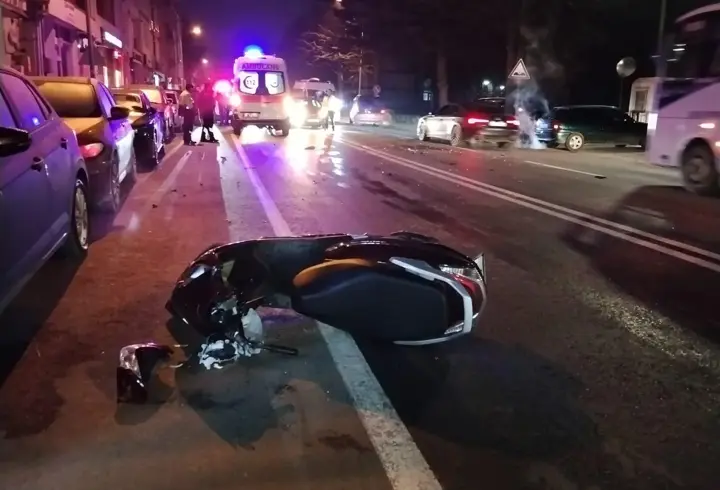 Otomobille çarpışan motosikletin sürücüsü öldü