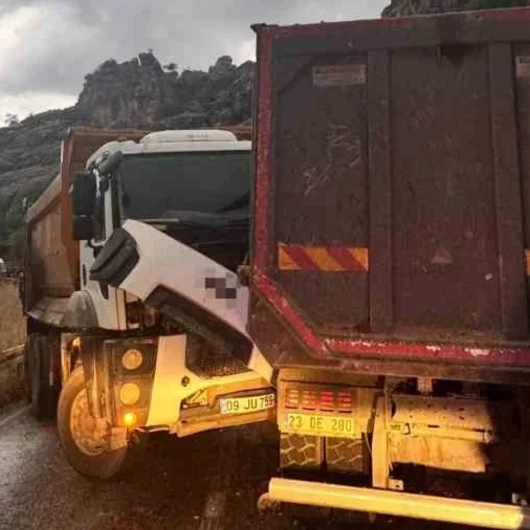 Adıyaman’da iki kamyon çarpıştı: İki yaralı
