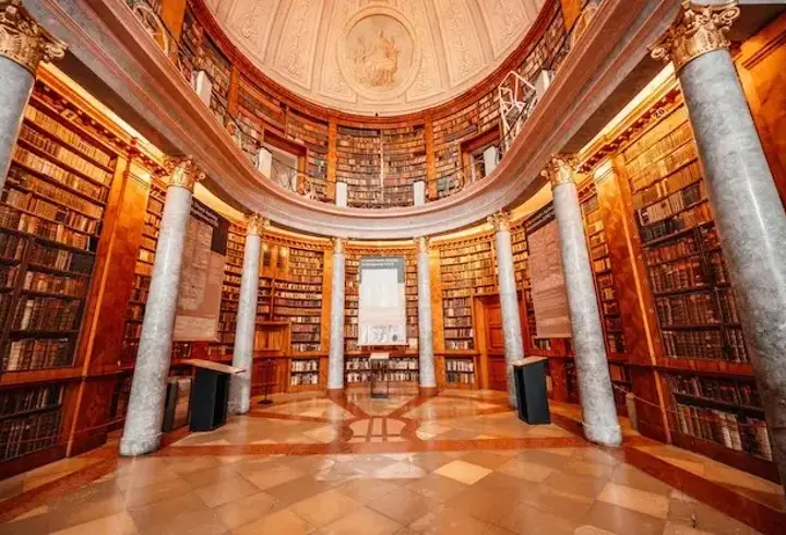 Macaristan’ın En Eski Kütüphanesini Böcekler Bastı! 100 Bin Kitap Tehlikede... "Böylesi Görülmedi"