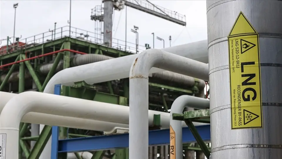 Rusya'dan yılda 100 milyon tonluk LNG ihracat hedefinde erteleme