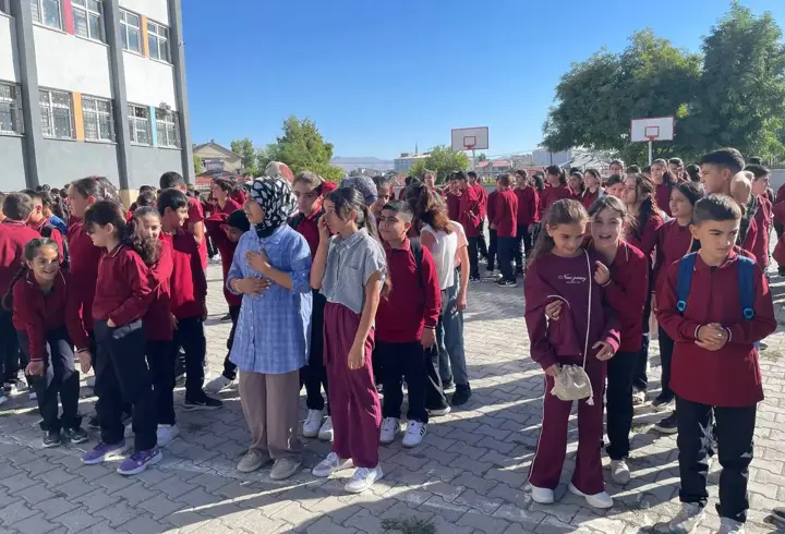 Malazgirt'te yeni eğitim öğretim yılı törenle başladı