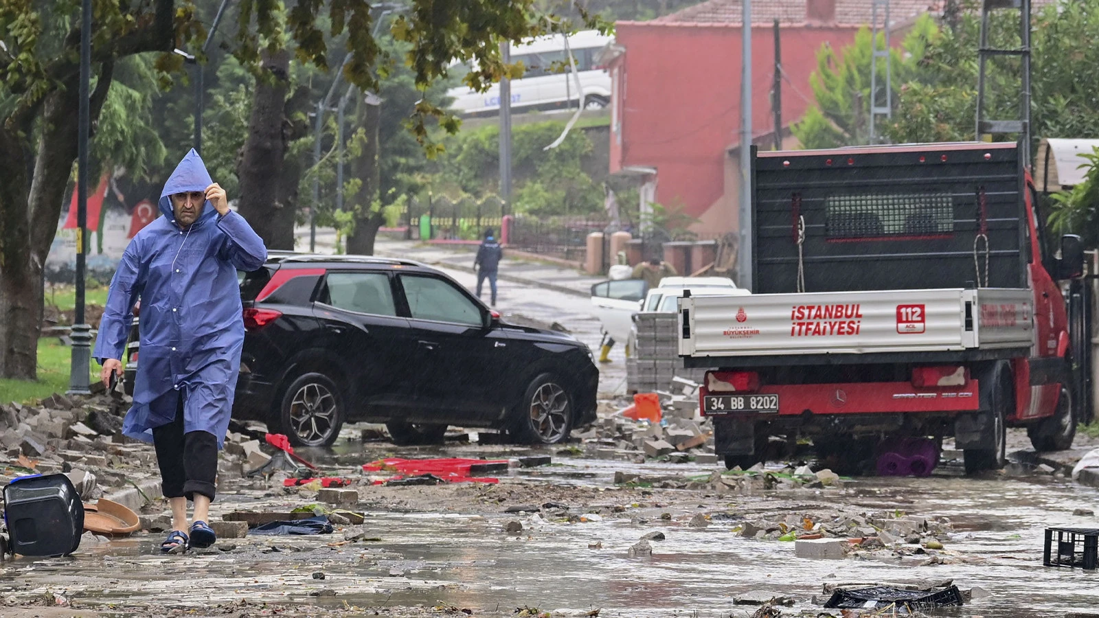 Kuvvetli Yağışın Vurduğu İstanbul'da Can Kaybı 3'e Yükseldi