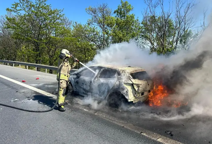 İstanbul - Büyükçekmece’de seyir halindeki otomobilde yangın çıktı