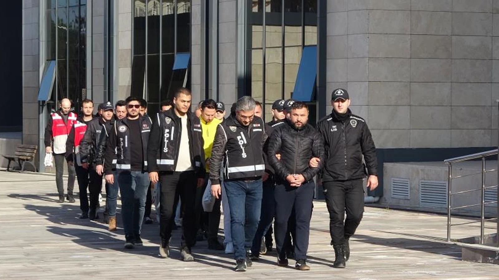 Çanakkale’de otelde balyozla kavgaya karışan 10 şüpheli serbest kaldı