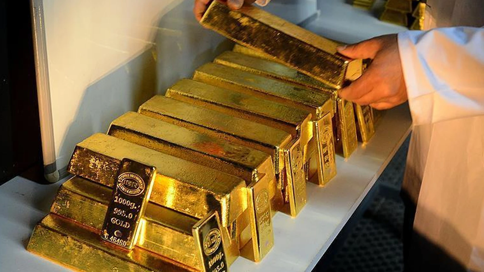 Altının kilogram fiyatı 5 milyon 400 bin liraya geriledi