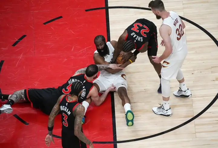 NBA'de Toronto Raptors, Cleveland Cavaliers karşısında 2-1 öne geçti