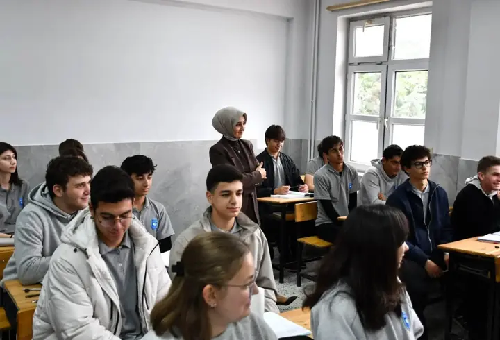 Gümüşhacıköy Kaymakamı Güneş, Öğrencilerle Buluştu