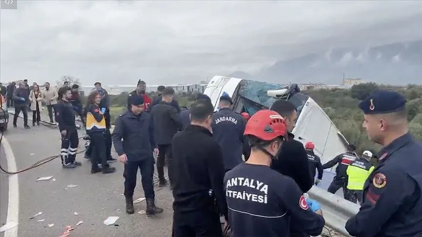 Antalya'da yolcu otobüsü şarampole devrildi: 5 kişi hayatını kaybetti