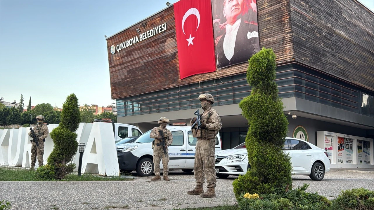 Çukurova Belediyesine Operasyon: Ekipler Arama Yapıyor